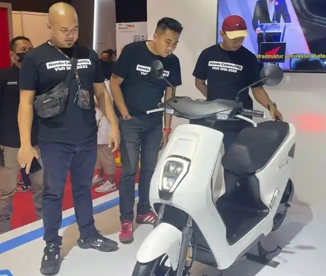 Komunitas Honda Kunjungi Booth AHM Di IIMS 2023