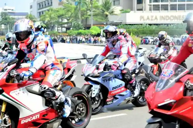 Konvoi Pembalap MotoGP di Jakarta