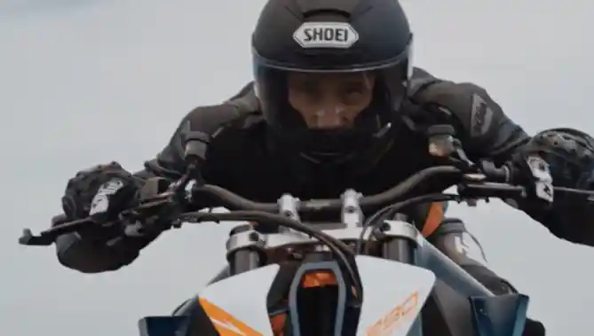 KTM 1290 Super Duke Teaser