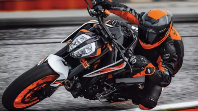 KTM 390 Adventure dan 890 Duke R