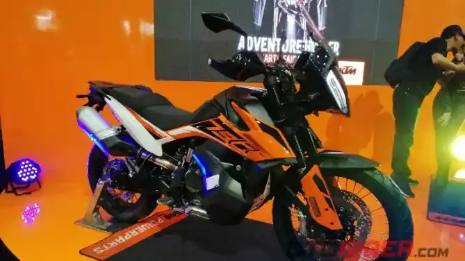 KTM Duke 790 Adventure