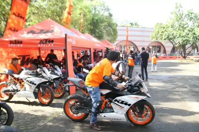 Ktm orange day