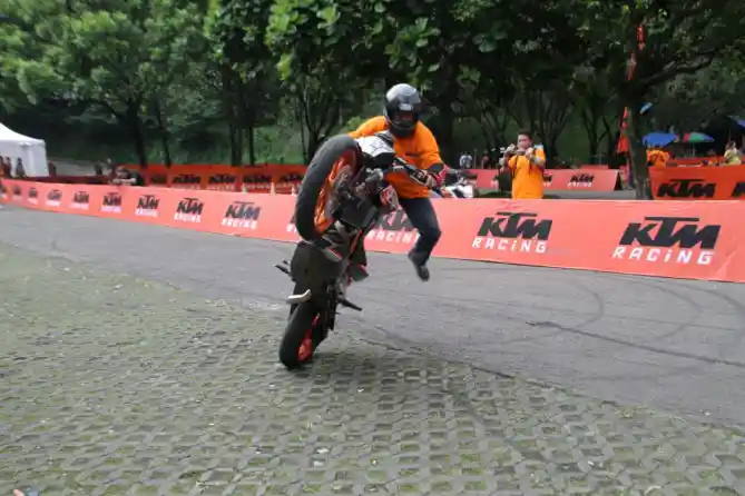 Ktm orange day