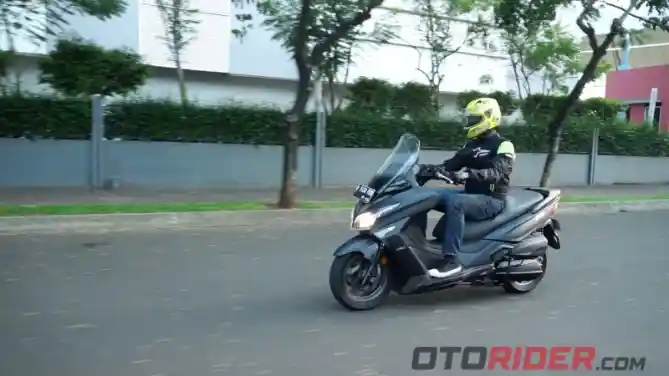 Kymco X-Town 250i Panning