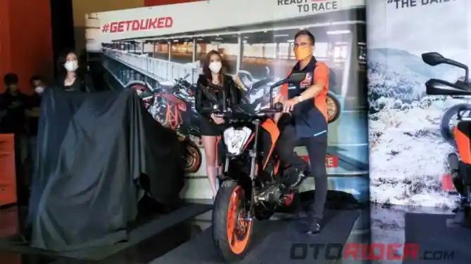 Launching KTM 250 Adventure, New Duke 250, New Duke 200