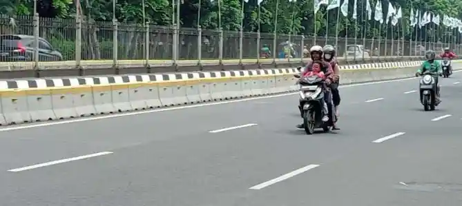 Lima Keteledoran Saat Bonceng Anak Pakai Motor