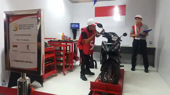 Lomba teknisi sepeda motor Honda