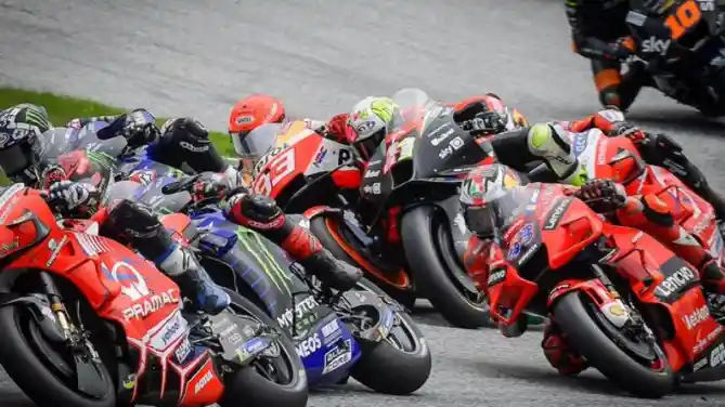 Marc Marquez vs Aleix Espargaro