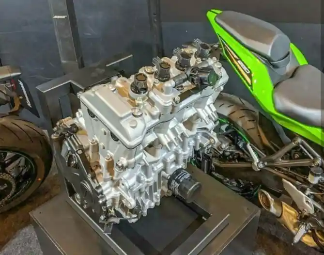 Mesin Kawasaki Ninja ZX-25R