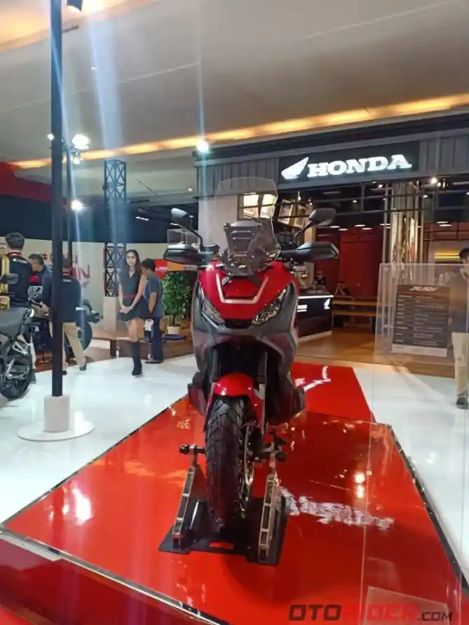 Mobil Vs Honda X-ADV