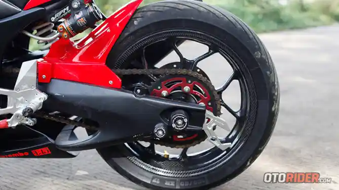 Modifikasi Yamaha R25 Layz Pelek Belakang