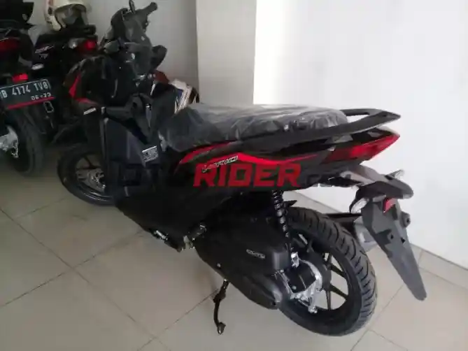 Motor hitam