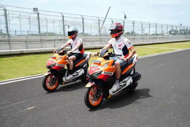 Motor Paddock Repsol Honda Vario 160