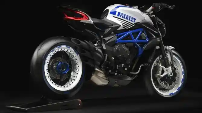 MV Agusta 800 Brutale RR Pirelli