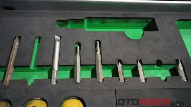 Obeng ketok atau impact driver