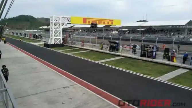 Paddock Tim WSBK 2021 dan Trek Sirkuit Mandalika