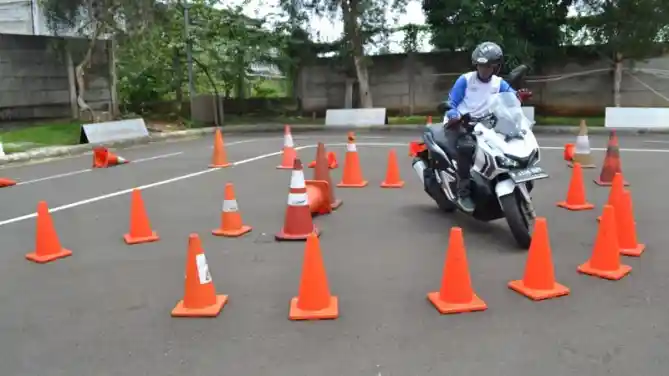 Pelatihan safety riding wahana honda