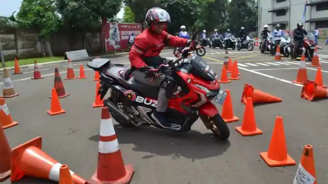 Pelatihan safety riding wahana honda