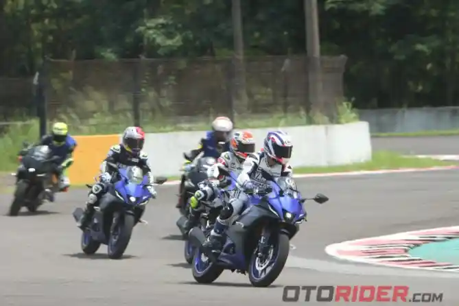 Pengenalan bLU cRU dan Test Ride Yamaha All New R15