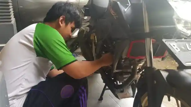 Perawatan motor dan oli mesin