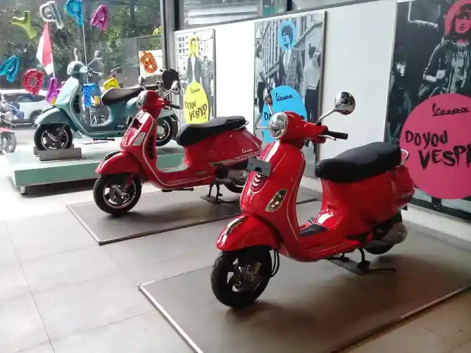 Piaggio Medley & Vespa