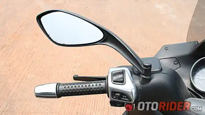 Modifikasi Piaggio MP3 250ie RL 2008 Spion Ducati