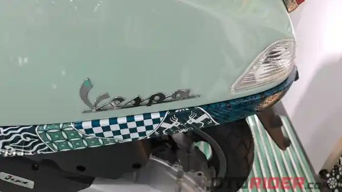 Piaggio Pamerkan Vespa LX 125 i-get Batik Spesial Edition