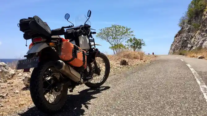 Royal Enfield Larantuka Adventure 2018