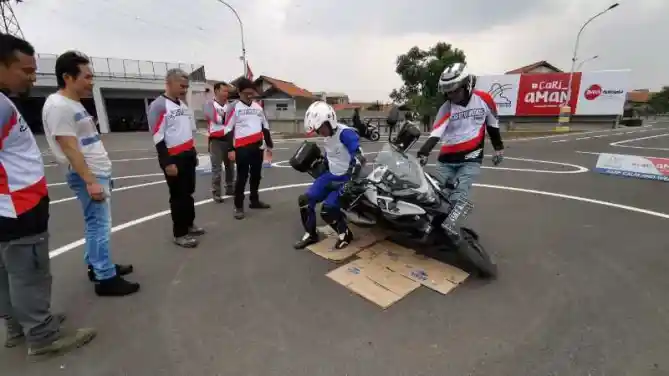 Safety Riding Honda Big Bike