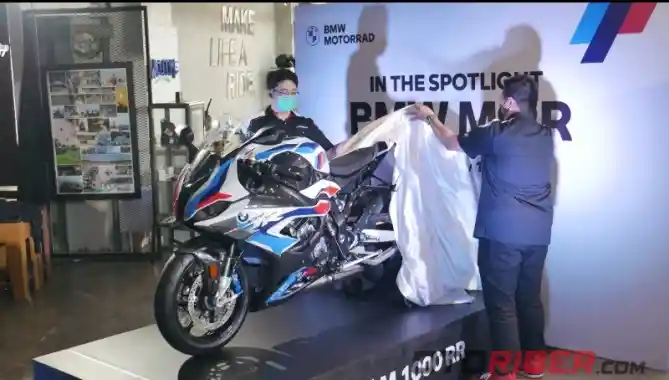 Launching BMW M1000RR