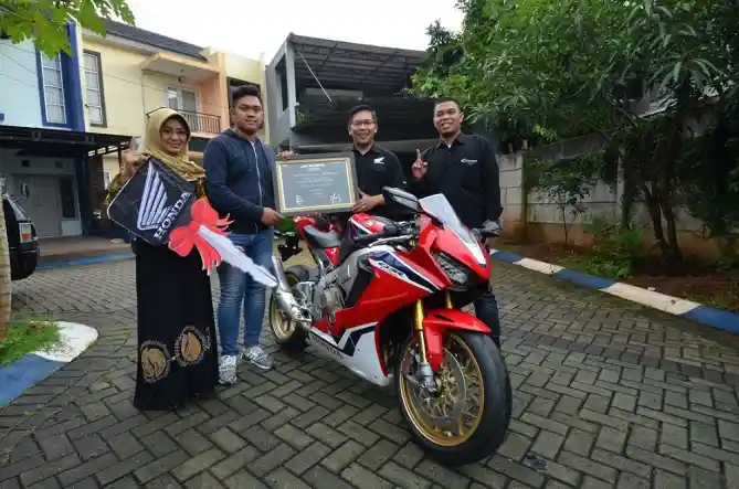 Pemilik pertama CBR1000