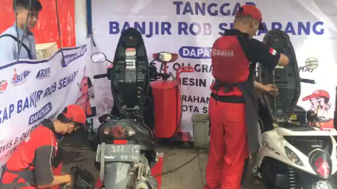 Servis Motor Usai Terendam Banjir Rob