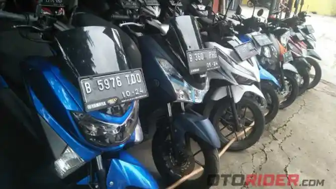 Showroom motor bekas