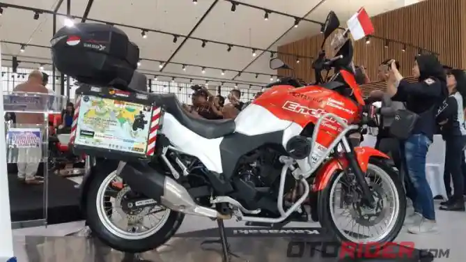 Stephen Langitan Launching Buku Naik Motor Seorang Diri