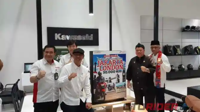 Stephen Langitan Launching Buku Naik Motor Seorang Diri