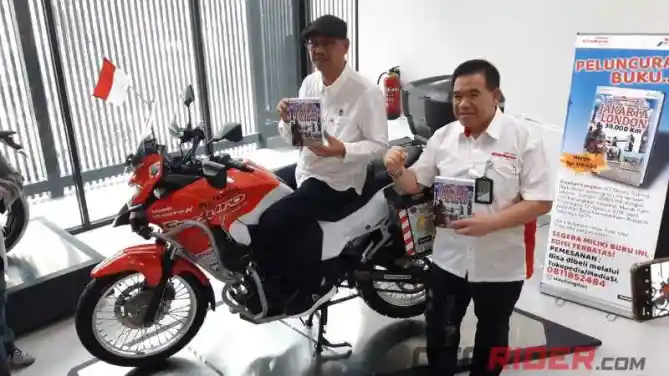 Stephen Langitan Launching Buku Naik Motor Seorang Diri