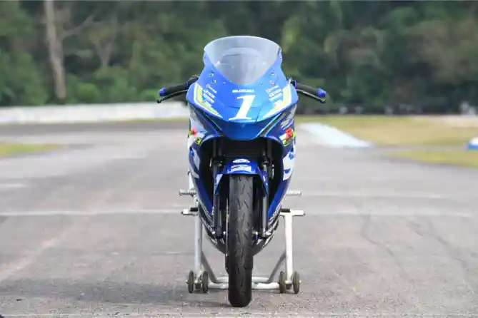 Suzuki GSX-R150 Balap