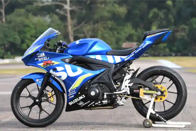 Suzuki GSX-R150 Balap