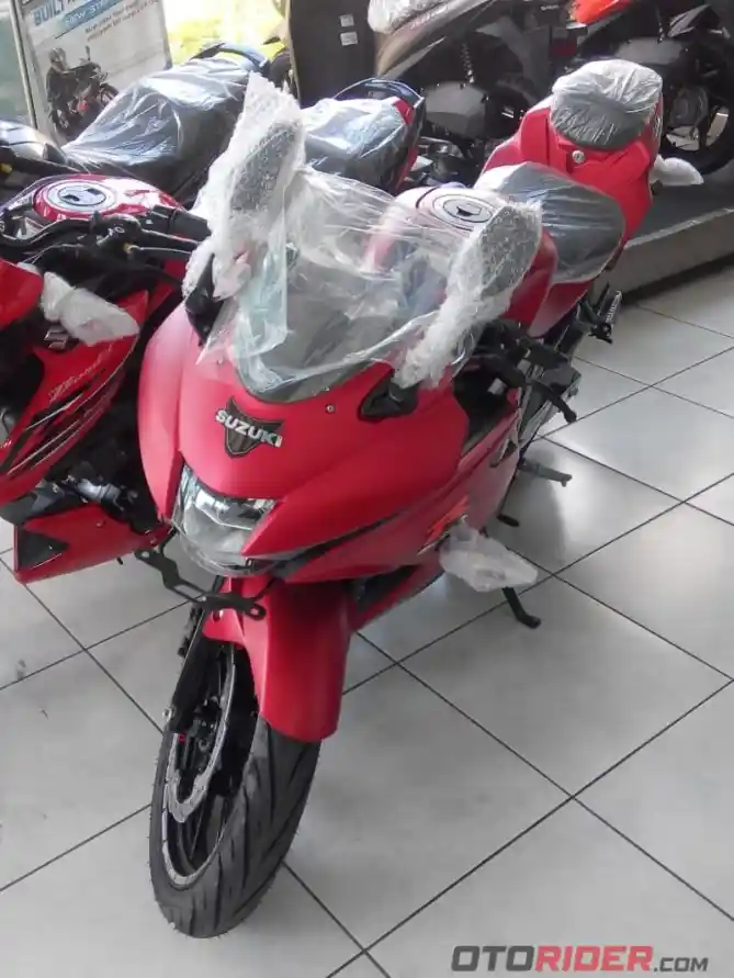 Suzuki GSX R150 Matt Red