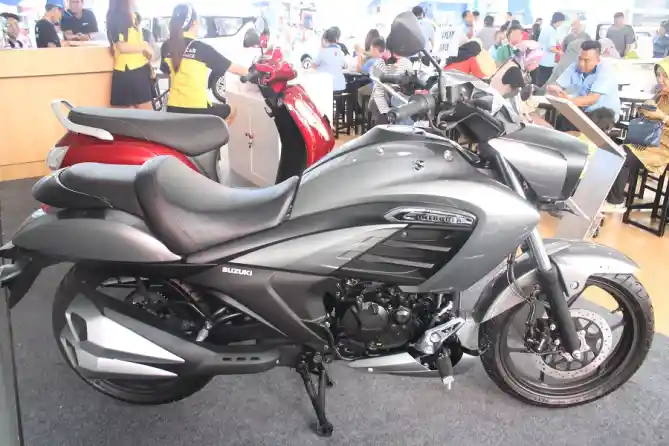 Suzuki Intruder