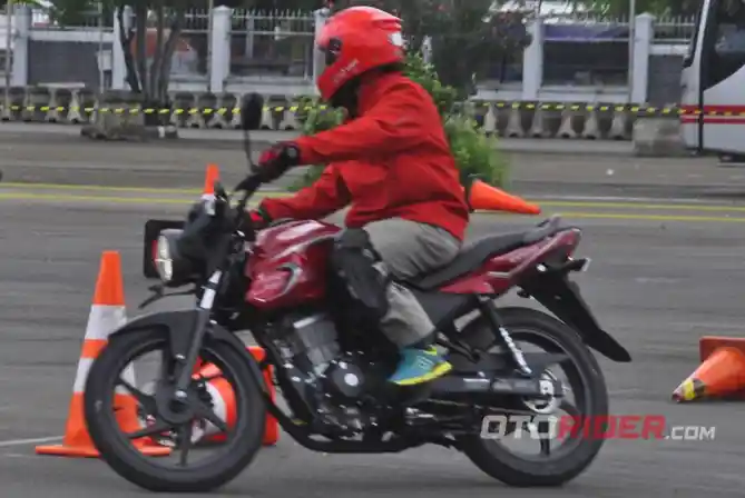 Test Ride CB150 Verza