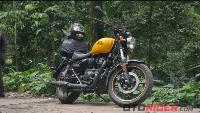 Touring Royal Enfield Metor 350 Jakarta Ciletuh