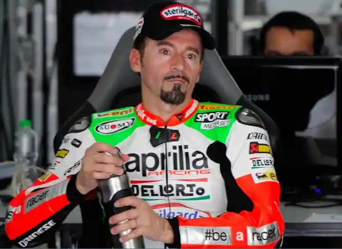 Max Biaggi sempat jatuh saat latihan