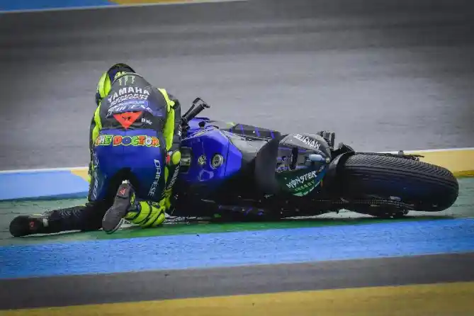 Valentino Rossi Jatuh Le Mans