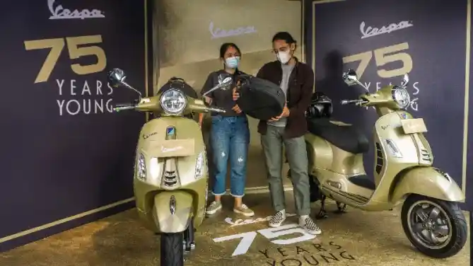 Vespa 75th Anniversarry, Primavera dan GTS 300