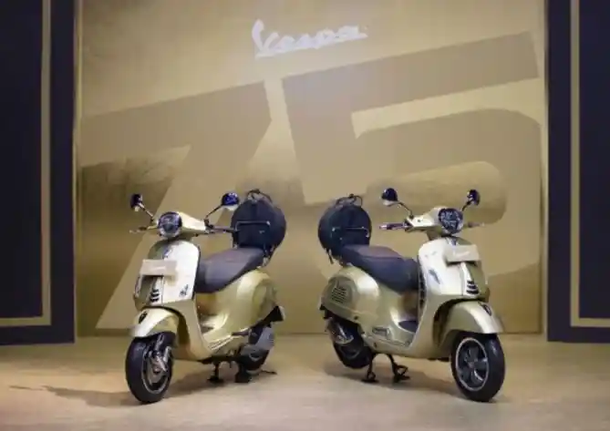 Vespa 75th Anniversary Edition