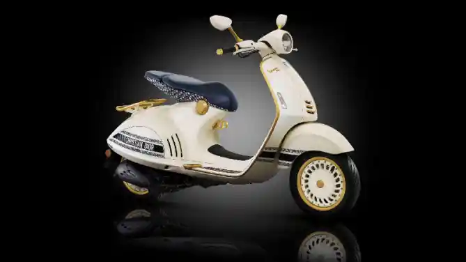 Vespa 946 Christian Dior