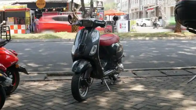 Vespa Gading Marten Scooter VIP