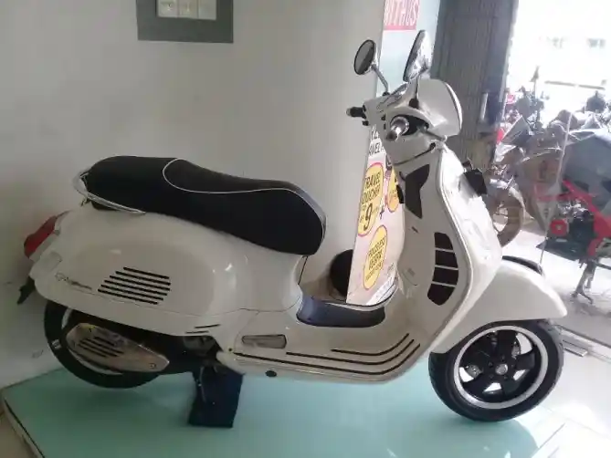 Vespa GTS 300