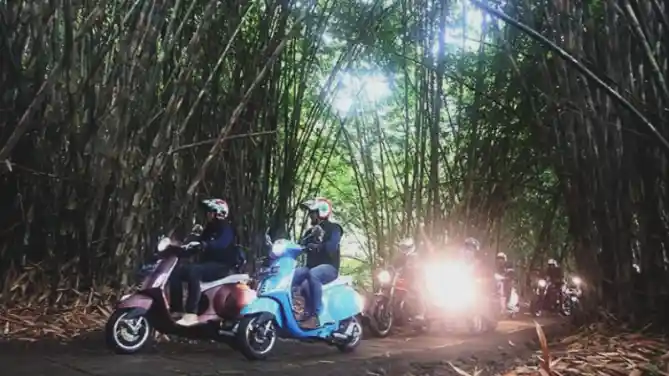 Vespa Ikonic Ride